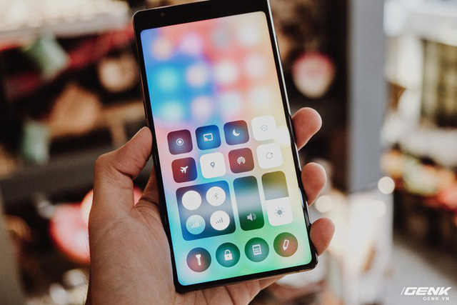 Trên tay & đánh giá nhanh Bphone 3 giá từ 6.99 triệu: Cuối cùng, người Việt đã có một chiếc smartphone đáng để tự hào - Ảnh 16. Trên tay & đánh giá nhanh Bphone 3 giá từ 6.99 triệu: Cuối cùng, người Việt đã có một chiếc smartphone đáng để tự hào - Ảnh 16.