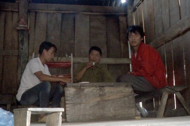 Kỳ lạ bản nát - nơi đàn ông uống rượu thay cơm, say sưa tối ngày - Ảnh 23. Kỳ lạ bản nát - nơi đàn ông uống rượu thay cơm, say sưa tối ngày - Ảnh 23.