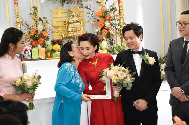 Làm dâu nhà đại gia, loạt mỹ nhân Việt đình đám được mẹ chồng đối xử thế nào? - Ảnh 5. Làm dâu nhà đại gia, loạt mỹ nhân Việt đình đám được mẹ chồng đối xử thế nào? - Ảnh 5.