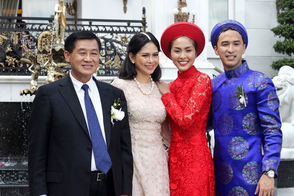 Làm dâu nhà đại gia, loạt mỹ nhân Việt đình đám được mẹ chồng đối xử thế nào? - Ảnh 8. Làm dâu nhà đại gia, loạt mỹ nhân Việt đình đám được mẹ chồng đối xử thế nào? - Ảnh 8.