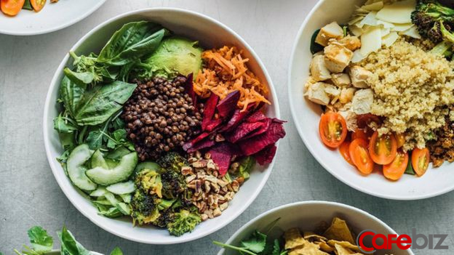 Chẳng có chỗ nào để ăn, 3 chàng sinh viên lập startup bán salad, trở thành chuỗi nhà hàng fast-food lành mạnh trị giá 1 tỷ đô - Ảnh 1. Chẳng có chỗ nào để ăn, 3 chàng sinh viên lập startup bán salad, trở thành chuỗi nhà hàng fast-food lành mạnh trị giá 1 tỷ đô - Ảnh 1.