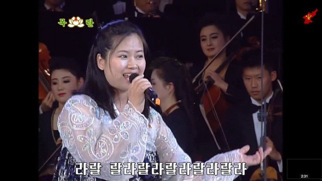 Nữ ca sĩ nổi tiếng Triều Tiên tháp tùng Chủ tịch Kim Jong Un tới Việt Nam quyền lực cỡ nào? - Ảnh 4. Nữ ca sĩ nổi tiếng Triều Tiên tháp tùng Chủ tịch Kim Jong Un tới Việt Nam quyền lực cỡ nào? - Ảnh 4.