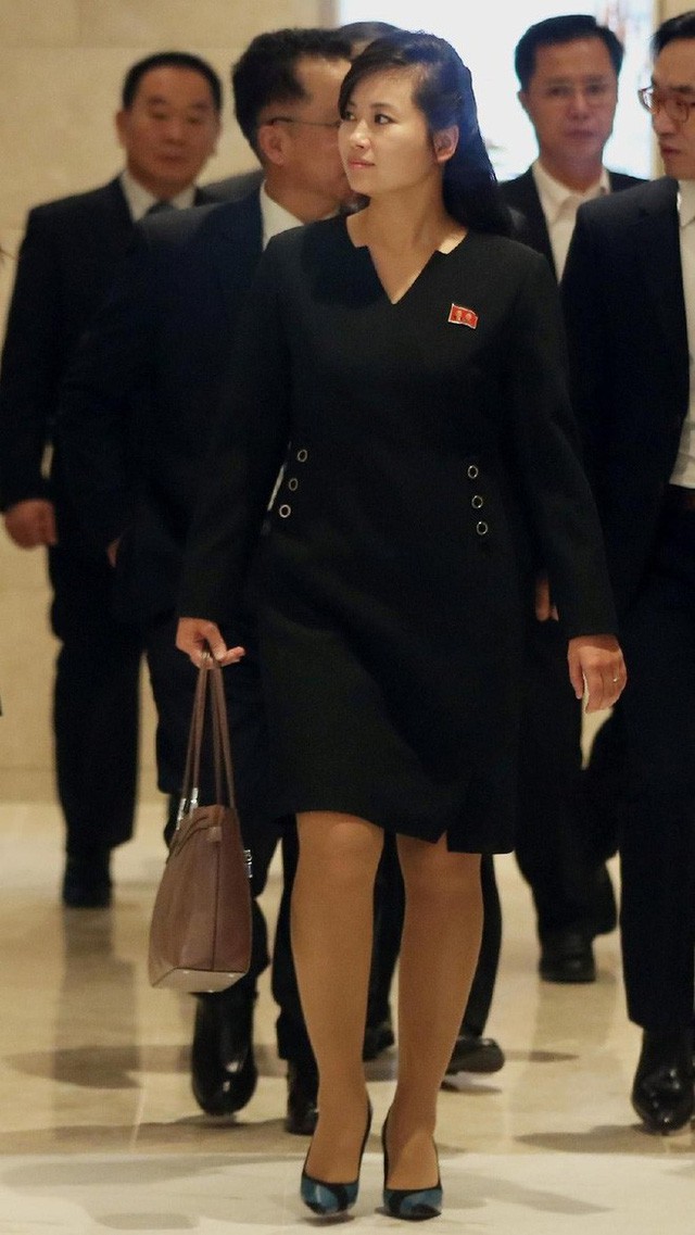 Nữ ca sĩ nổi tiếng Triều Tiên tháp tùng Chủ tịch Kim Jong Un tới Việt Nam quyền lực cỡ nào? - Ảnh 7. Nữ ca sĩ nổi tiếng Triều Tiên tháp tùng Chủ tịch Kim Jong Un tới Việt Nam quyền lực cỡ nào? - Ảnh 7.