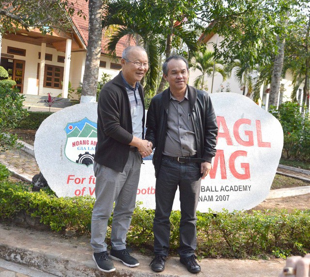 Đặng Lê Nguyên Vũ khiến số đông ngả mũ vì đôi giày 75 nghìn đồng và chuyện đại gia Việt giản dị tới khó có thể ngờ: Càng đỉnh cao, càng khác biệt - Ảnh 2. Đặng Lê Nguyên Vũ khiến số đông ngả mũ vì đôi giày 75 nghìn đồng và chuyện đại gia Việt giản dị tới khó có thể ngờ: Càng đỉnh cao, càng khác biệt - Ảnh 2.