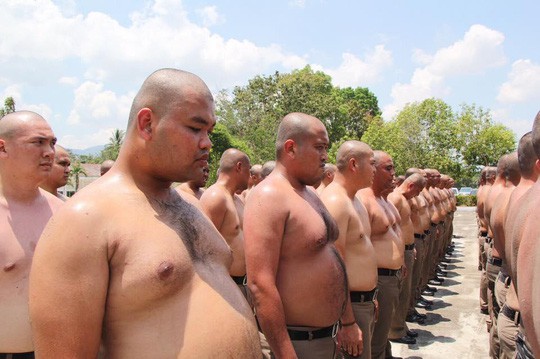 Thái Lan: Lười, ăn nhiều, cảnh sát bị gửi đi trại để triệt mỡ thừa - Ảnh 1. Thái Lan: Lười, ăn nhiều, cảnh sát bị gửi đi trại để triệt mỡ thừa - Ảnh 1.