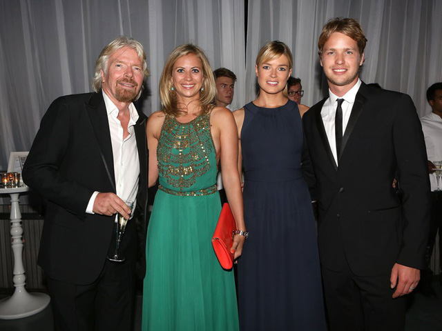 Richard Branson - vị tỷ phú luôn đặt mình trong chế độ hạnh phúc: Đừng làm việc để sống, mà hãy sống để tận hưởng công việc! - Ảnh 2. Richard Branson - vị tỷ phú luôn đặt mình trong chế độ hạnh phúc: Đừng làm việc để sống, mà hãy sống để tận hưởng công việc! - Ảnh 2.