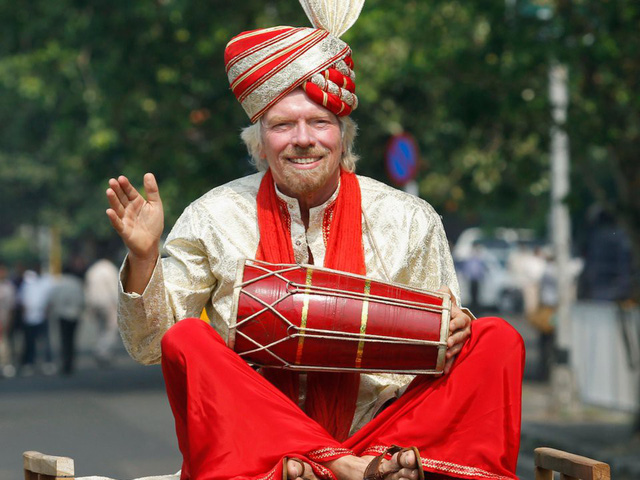 Richard Branson - vị tỷ phú luôn đặt mình trong chế độ hạnh phúc: Đừng làm việc để sống, mà hãy sống để tận hưởng công việc! - Ảnh 5. Richard Branson - vị tỷ phú luôn đặt mình trong chế độ hạnh phúc: Đừng làm việc để sống, mà hãy sống để tận hưởng công việc! - Ảnh 5.
