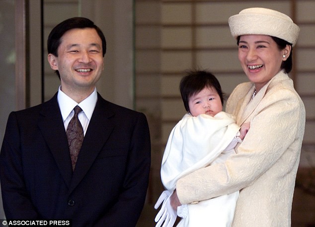 Con đường trở thành “mẫu nghi thiên hạ” của Hoàng hậu Nhật Bản Michiko và con dâu Masako: Chứa đầy máu và nước mắt cùng góc khuất đáng sợ ít ai biết - Ảnh 6. Con đường trở thành “mẫu nghi thiên hạ” của Hoàng hậu Nhật Bản Michiko và con dâu Masako: Chứa đầy máu và nước mắt cùng góc khuất đáng sợ ít ai biết - Ảnh 6.