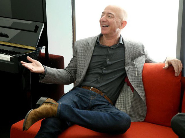 9 sự thật nổ não về sự giàu có tột cùng của CEO Amazon, Jeff Bezos - Ảnh 1. 9 sự thật nổ não về sự giàu có tột cùng của CEO Amazon, Jeff Bezos - Ảnh 1.