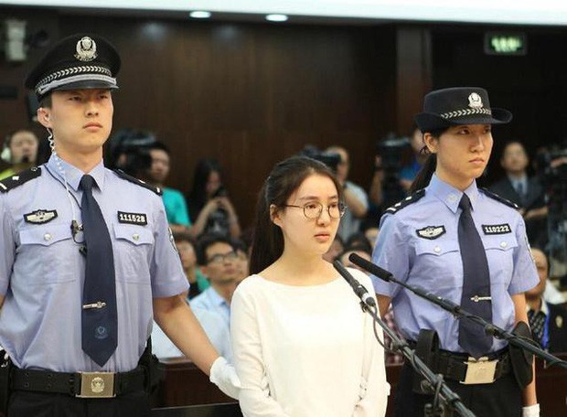 Quách Mỹ Mỹ: Yêu nữ hàng hiệu xuất thân từ gia đình tội phạm và góc khuất bán dâm, cá độ chao đảo cả showbiz Hoa ngữ - Ảnh 18. Quách Mỹ Mỹ: Yêu nữ hàng hiệu xuất thân từ gia đình tội phạm và góc khuất bán dâm, cá độ chao đảo cả showbiz Hoa ngữ - Ảnh 18.