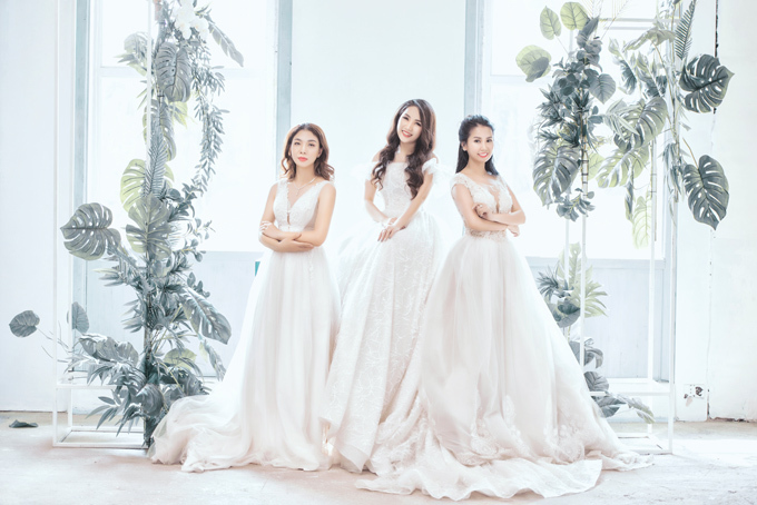 Kiểu váy bồng xòe luôn là lựa chọn hàng đầu khi có thể tôn vóc dáng của cô dâu. Độ xòe của váy có thể điều chỉnh bằng việc kết hợp thêm một chiếc tùng bên trong. Kiểu cổ váy 2 trong 1 xẻ sâu hay trễ vai sẽ tạo dấu ấn cá nhân cho cô dâu gợi cảm, cá tính hay điệu đà.