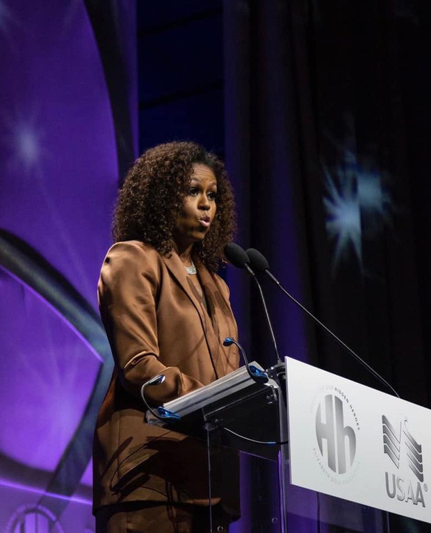 Danh tính vị khách hàng mới nhất của NTK Công Trí sẽ khiến chúng ta phải há hốc: Michelle Obama! - Ảnh 1. Danh tính vị khách hàng mới nhất của NTK Công Trí sẽ khiến chúng ta phải há hốc: Michelle Obama! - Ảnh 1.