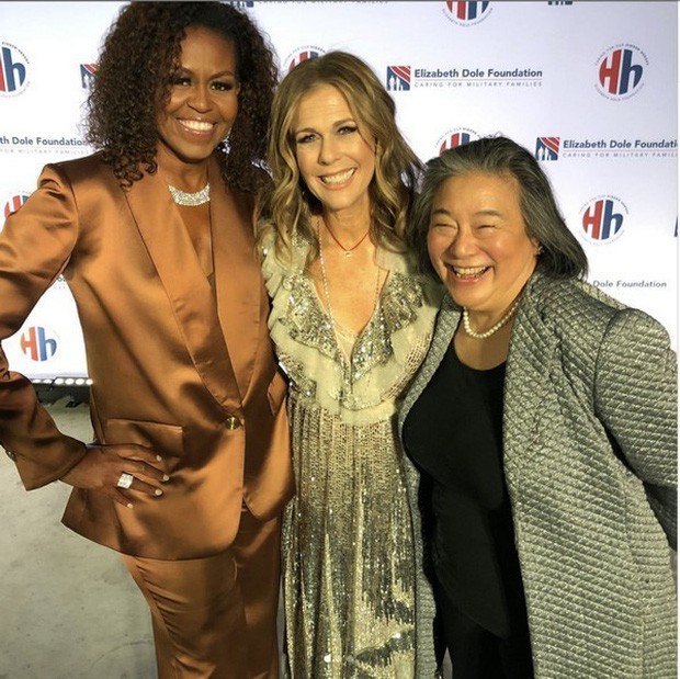 Danh tính vị khách hàng mới nhất của NTK Công Trí sẽ khiến chúng ta phải há hốc: Michelle Obama! - Ảnh 4. Danh tính vị khách hàng mới nhất của NTK Công Trí sẽ khiến chúng ta phải há hốc: Michelle Obama! - Ảnh 4.