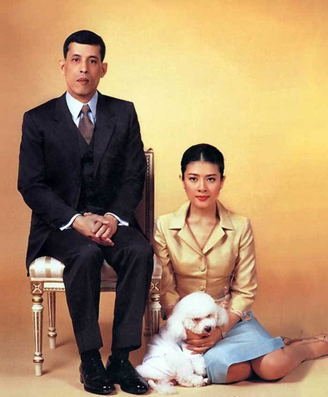 Quốc vương Thái Lan - vị vua Don Juan với một hậu cung đầy sóng gió cùng 5 người phụ nữ và 4 lần phế truất - Ảnh 2. Quốc vương Thái Lan - vị vua Don Juan với một hậu cung đầy sóng gió cùng 5 người phụ nữ và 4 lần phế truất - Ảnh 2.
