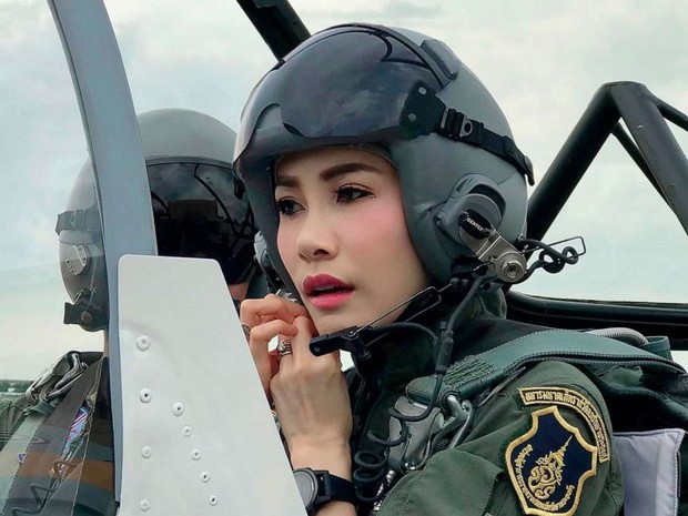 Quốc vương Thái Lan - vị vua Don Juan với một hậu cung đầy sóng gió cùng 5 người phụ nữ và 4 lần phế truất - Ảnh 6. Quốc vương Thái Lan - vị vua Don Juan với một hậu cung đầy sóng gió cùng 5 người phụ nữ và 4 lần phế truất - Ảnh 6.